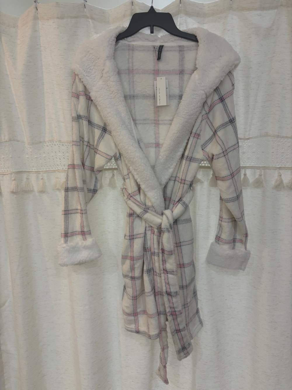 Cozy Plaid Fleece Robe with Sherpa Trim - Cream & Pink